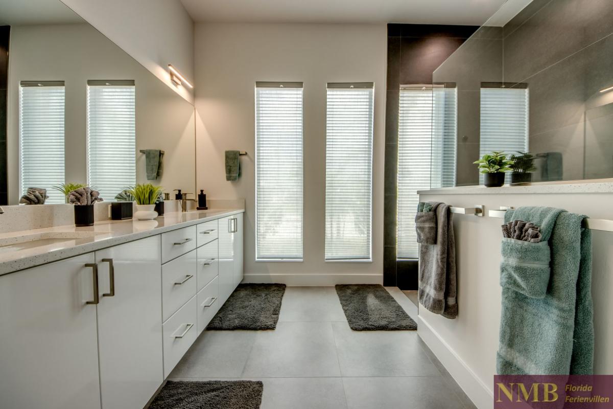 Ferienhaus-Cape-Coral-Sola_36-Master-Bathroom