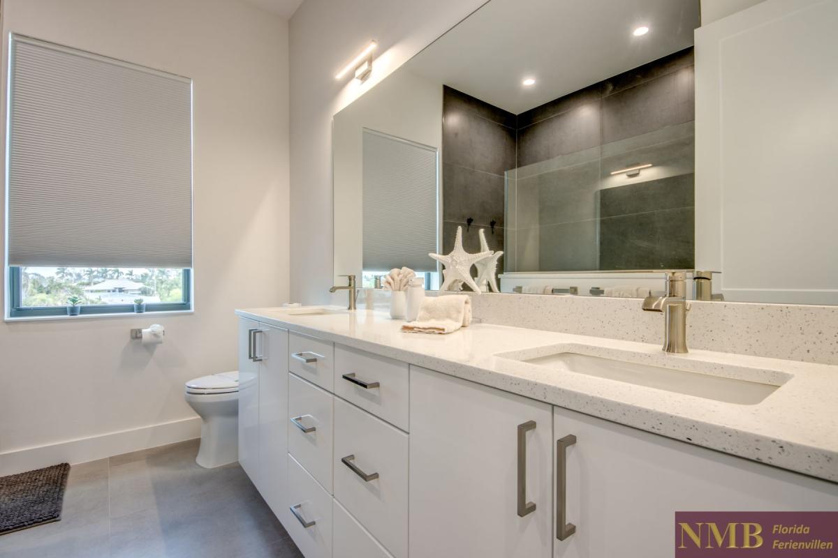 Ferienhaus-Cape-Coral-Sola_54-Guest-Bathroom