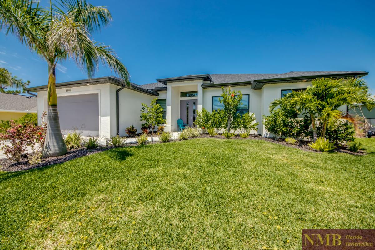 Ferienhaus-Cape-Coral-Francis_3-Front-of-Villa