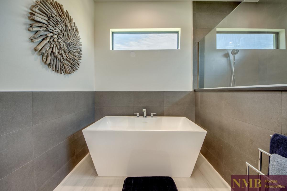 Ferienhaus-Cape-Coral-Francis_39-Master-Bathroom