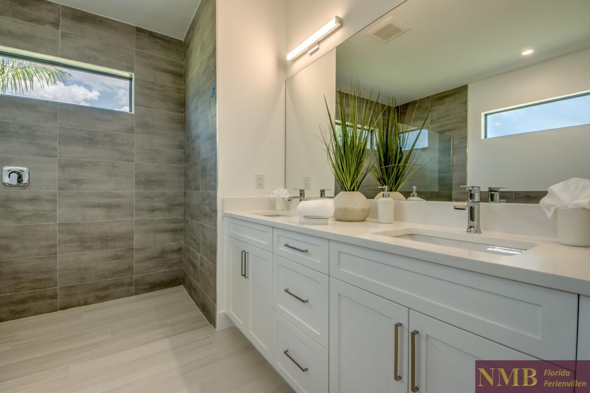 Ferienhaus-Cape-Coral-Just-Heaven_34-Master-Bathroom