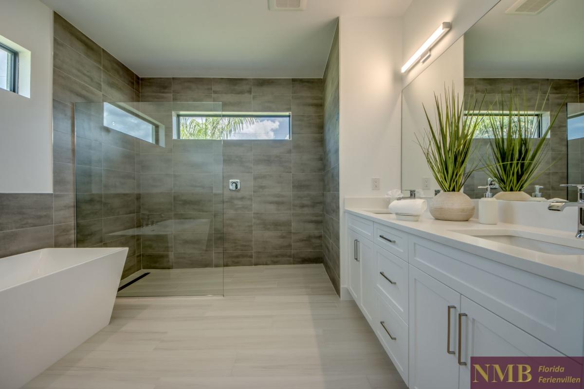 Ferienhaus-Cape-Coral-Just-Heaven_35-Master-Bathroom