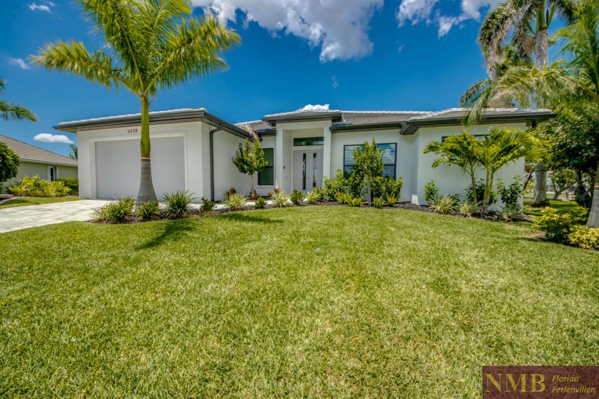 Cape_Coral_Ferienhaeuser_Barbara_3-Front-of-Villa