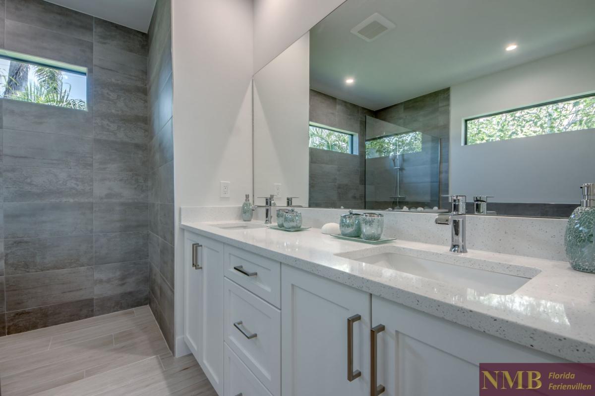 Cape_Coral_Ferienhaeuser_Barbara_44-Master-Bathroom