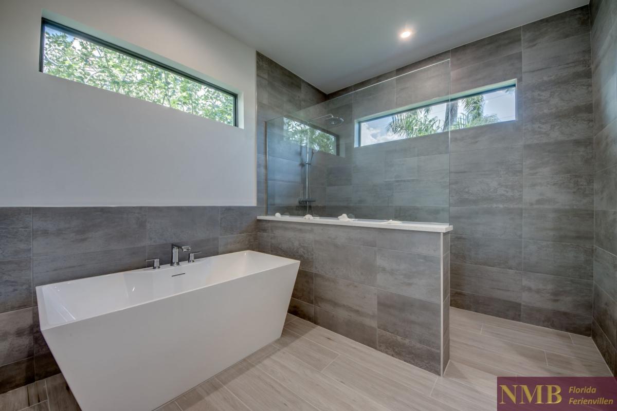 Cape_Coral_Ferienhaeuser_Barbara_45-Master-Bathroom