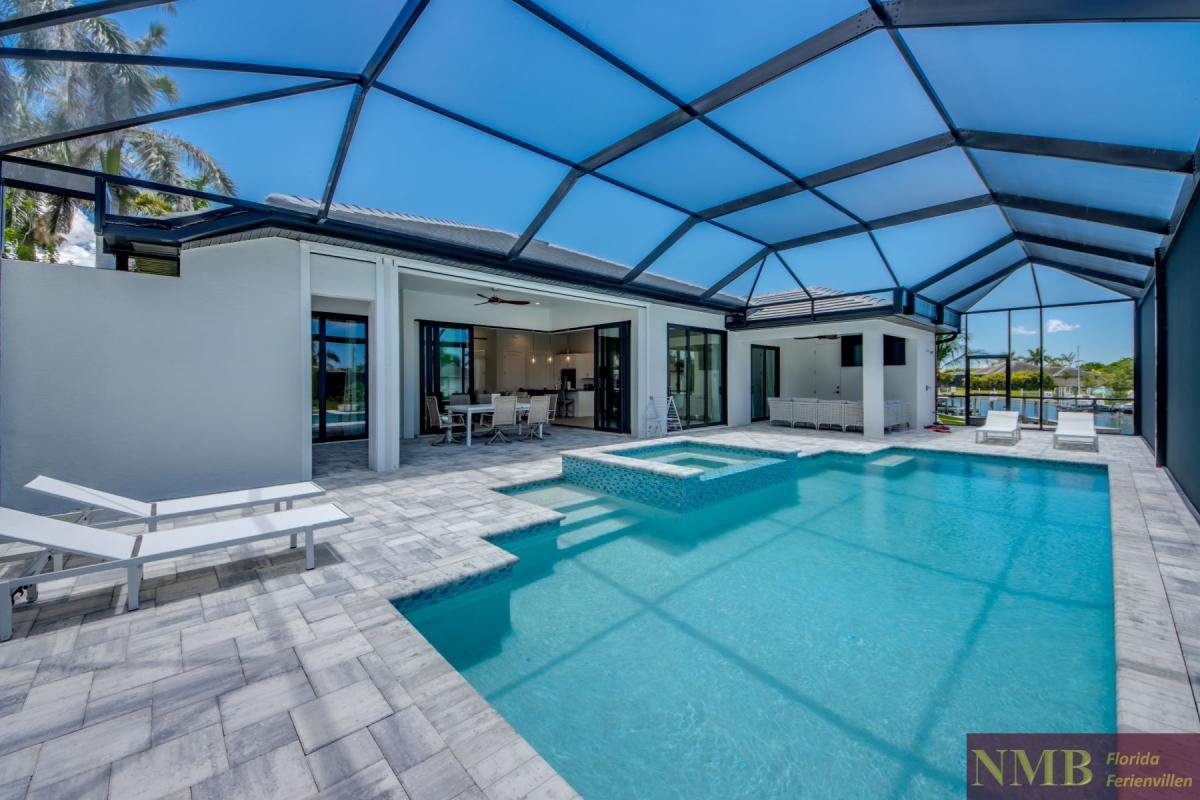 Cape_Coral_Ferienhaeuser_Barbara_64-Pool-Hot-Tub