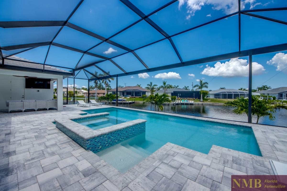 Cape_Coral_Ferienhaeuser_Barbara_66-Pool-Hot-Tub