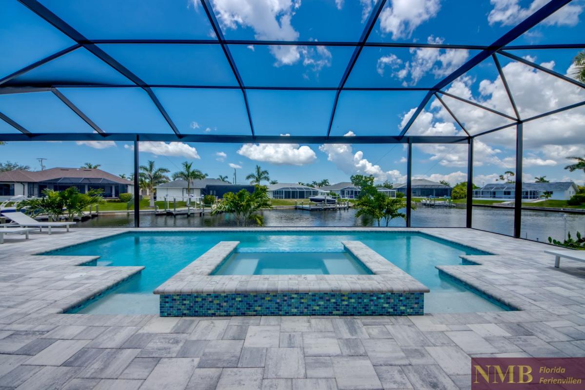 Cape_Coral_Ferienhaeuser_Barbara_68-Pool-Hot-Tub