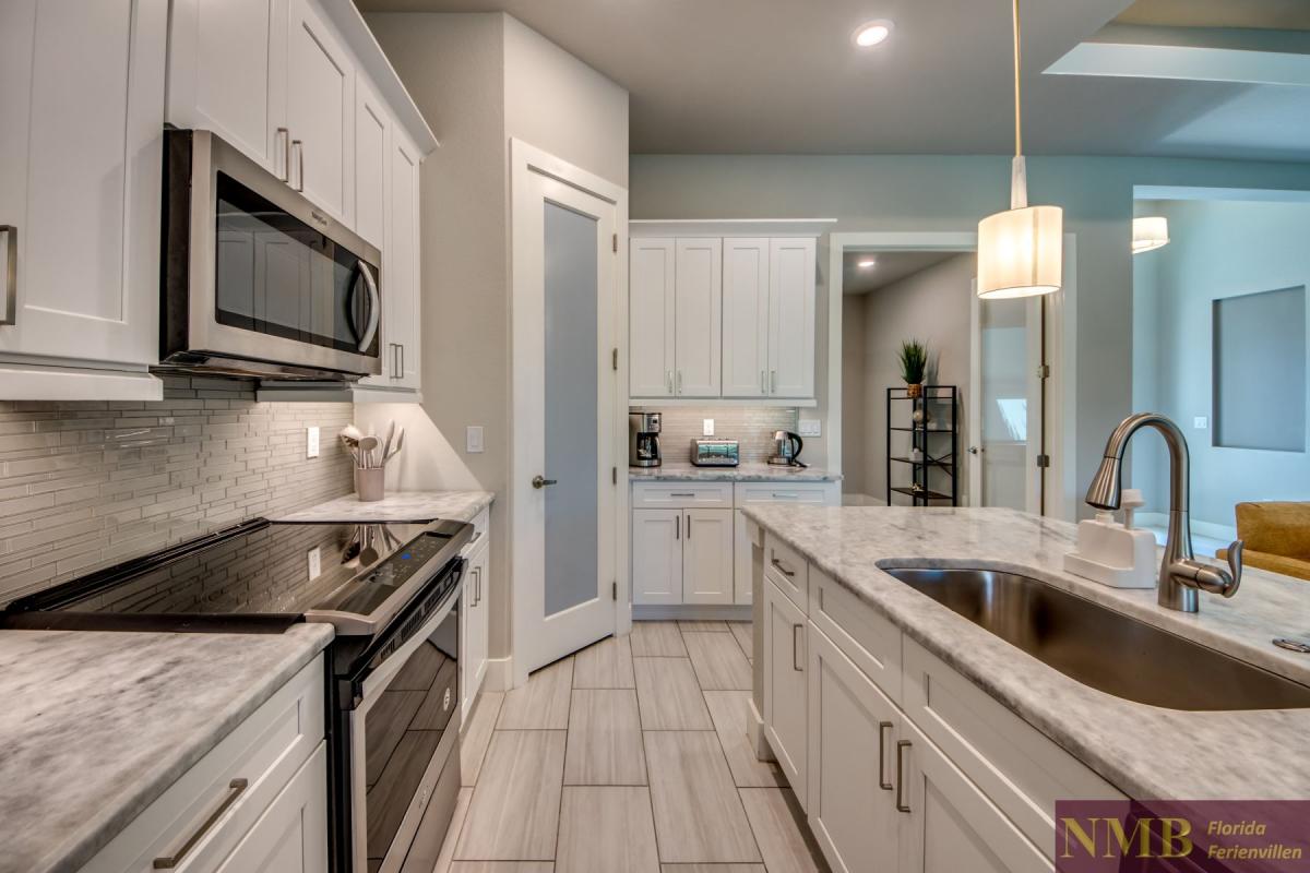 Cape_Coral_Ferienhaeuser_Marie-Angeline_25-Kitchen