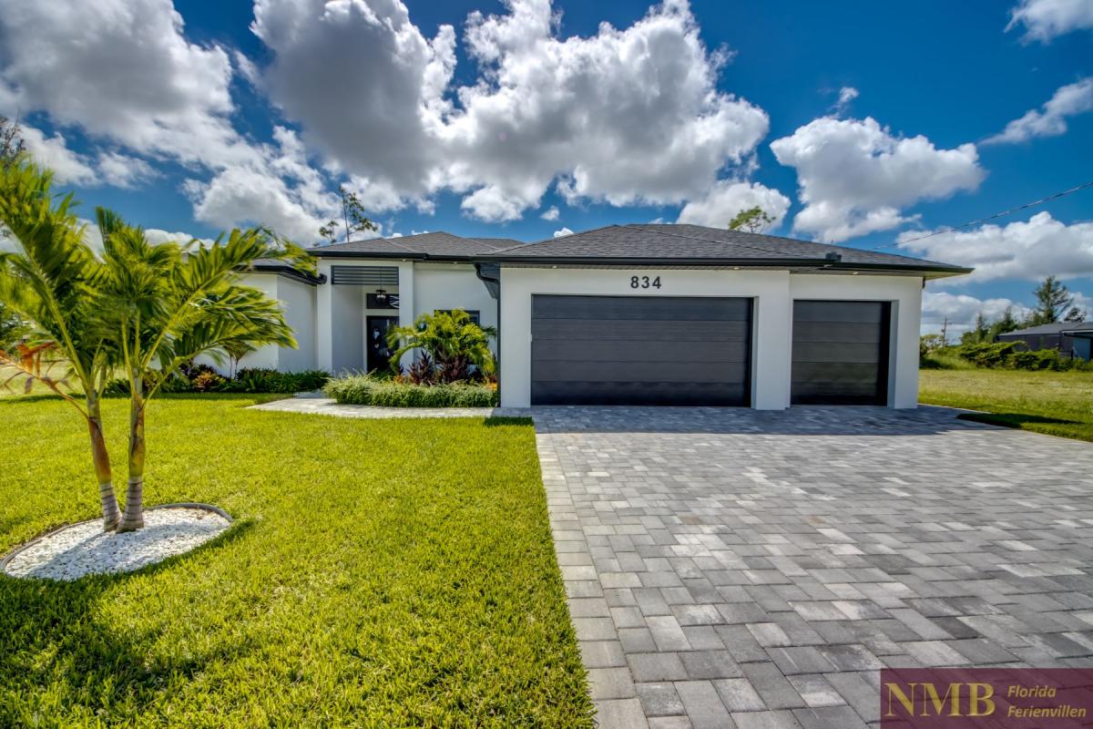Ferienhaus-Cape-Coral-Momoa_3-Front-of-Villa