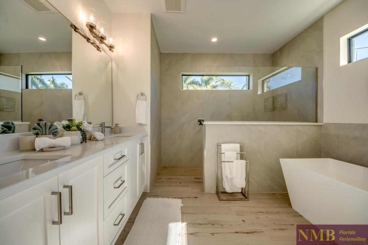 Ferienhaus-Cape-Coral-Overseas_43-Master-Bathroom